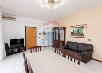 Sala da pranzo - Quadrilocale strada provinciale per riposto
 
39, Acireale - foto 4