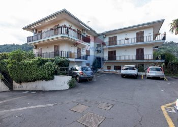 Edificio all\'aperto - Quadrilocale strada provinciale per riposto
 
39, Acireale - foto 1