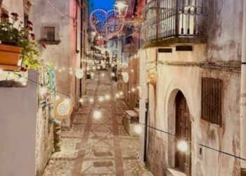 Edificio all\'aperto - Rustico via Cilenti 10/via Riccitelli 26, Vico del Gargano - foto 1