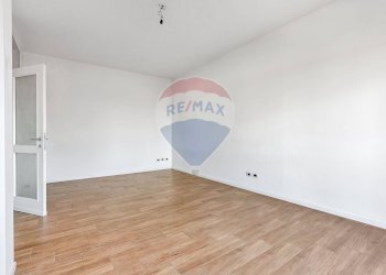 Stanza vuota - Trilocale VIA CAVOUR
 
107, Giussano - foto 2