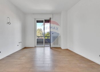 Stanza vuota - Trilocale VIA CAVOUR
 
107, Giussano - foto 3