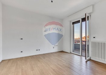 Stanza vuota - Trilocale VIA CAVOUR
 
107, Giussano - foto 6