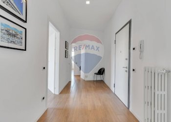 Hall / corridoio - Trilocale VIA CAVOUR
 
107, Giussano - foto 10