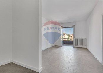 Stanza vuota - Trilocale VIA CAVOUR
 
107, Giussano - foto 2