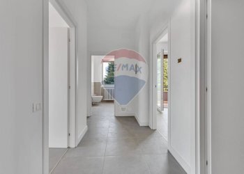 Hall / corridoio - Trilocale VIA CAVOUR
 
107, Giussano - foto 12