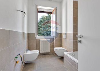 Bagno - Trilocale VIA CAVOUR
 
107, Giussano - foto 18