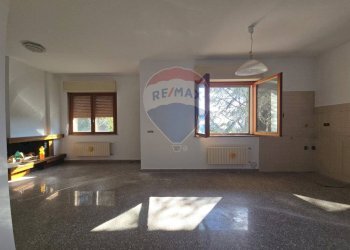 cucina con camino - Independent house Via Crisologo
 
28, Pescara - photo 28