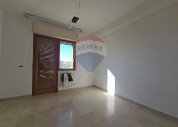 Stanza vuota - Independent house Via Crisologo
 
28, Pescara - photo 46