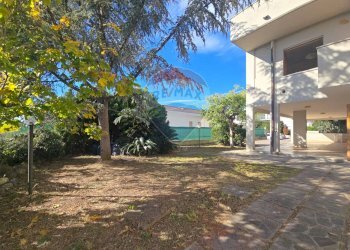 Giardino - Independent house Via Crisologo
 
28, Pescara - photo 1