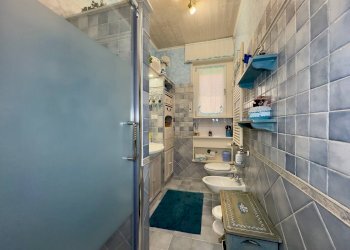 Bagno finestrato - Three-room apartment VIA VIRGILIO MARONE
 
14, Cinisello Balsamo - photo 22