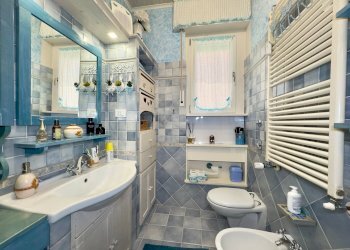 Bagno finestrato - Three-room apartment VIA VIRGILIO MARONE
 
14, Cinisello Balsamo - photo 24