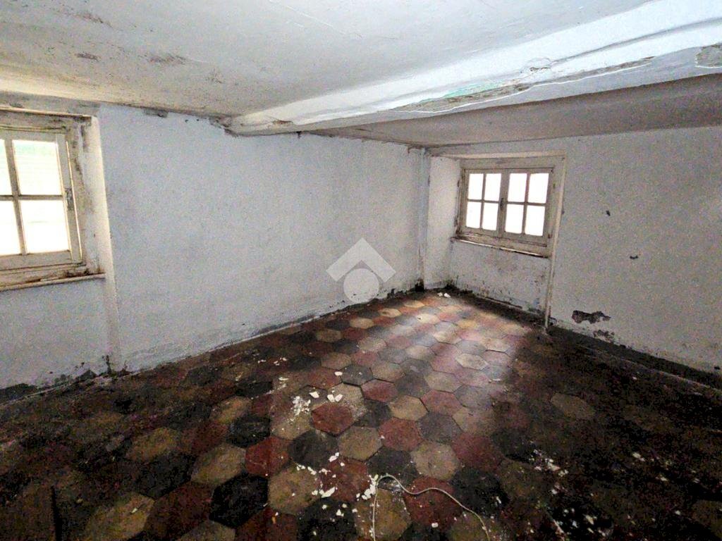 Four-room apartment Via Antonio Gramsci, Genova (neighborhood Centro Storico) - photo 1