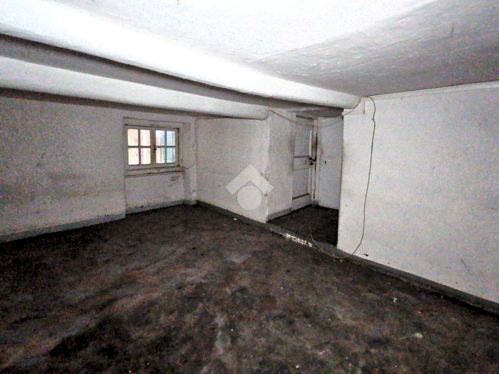 Four-room apartment Via Antonio Gramsci, Genova (neighborhood Centro Storico) - photo 3