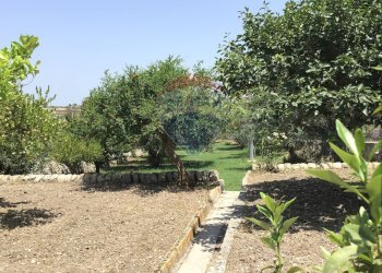 Giardino - Casa semi indipendente C.da  San Giacomo
 
snc, Modica - foto 12