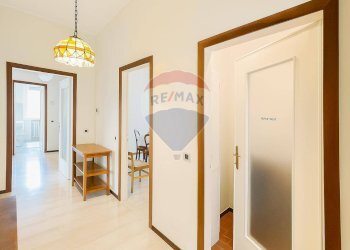 Hall / corridoio - Four-room apartment Via del Castano
 
26, Besana in Brianza - photo 4