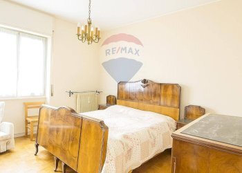 Camera / camera da letto - Four-room apartment Via del Castano
 
26, Besana in Brianza - photo 12