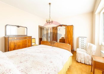 Camera / camera da letto - Four-room apartment Via del Castano
 
26, Besana in Brianza - photo 13