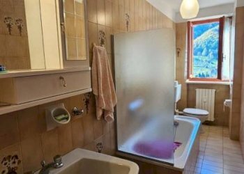 Bagno - Appartamento via Silvio Pellico, Sampeyre - foto 10