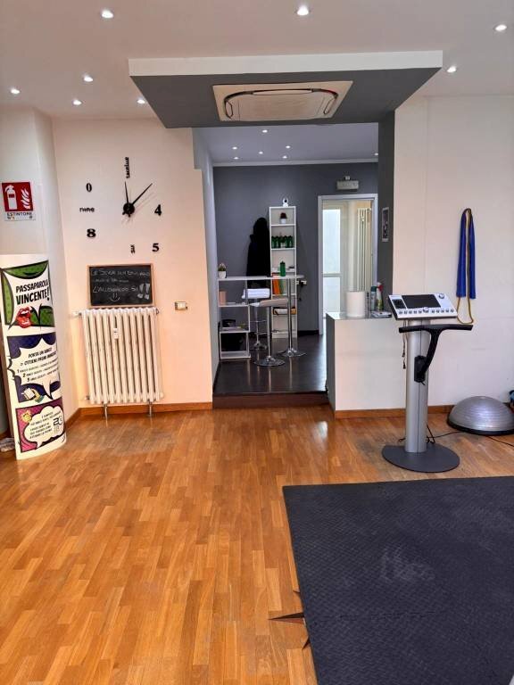 Interno non residenziale - Negozio viale Ludovico il Moro, Pavia - foto 1