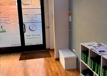 Interno non residenziale - Shop viale Ludovico il Moro, Pavia - photo 4