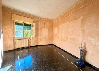 Camera da letto - Trilocale via Struppa, Genova (zona Struppa) - foto 9