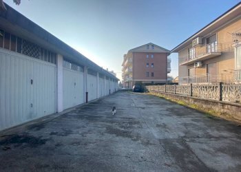 Cortile interno - Box via Enrico Fermi, 11, Carmagnola - foto 5