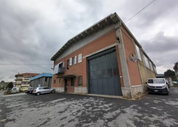 Facciata - Capannone via Alba, Mondovì - foto 1
