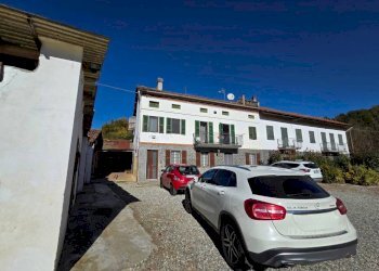 Cortile interno - Rustico Frazione Sessant, Asti - foto 1