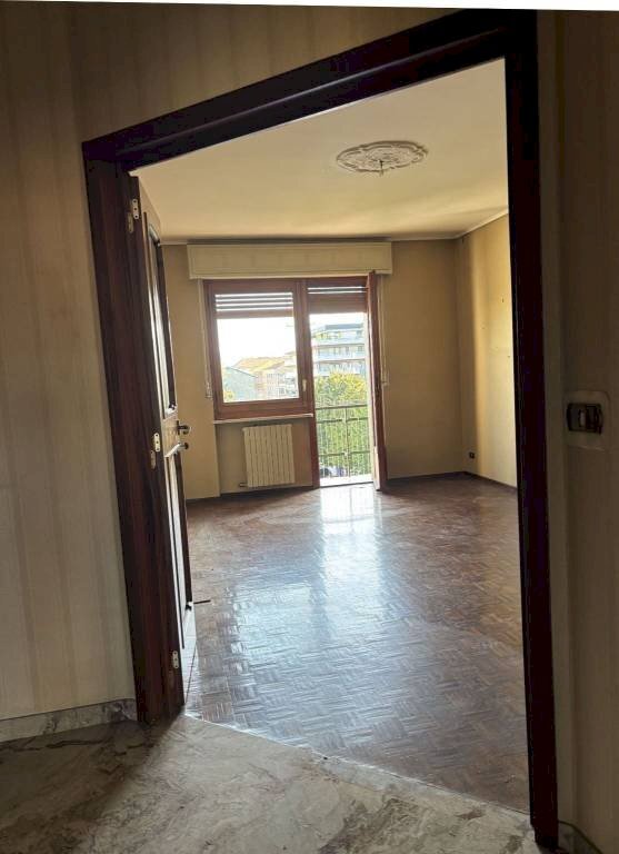 Disimpegno - Four-room apartment via Michele Coppino, 17, Cuneo (neighborhood Centro) - photo 3