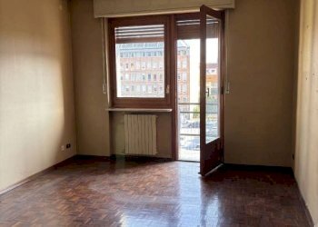 Camera da letto - Quadrilocale via Michele Coppino, 17, Cuneo (zona Centro) - foto 6