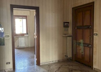 Ingresso - Quadrilocale via Michele Coppino, 17, Cuneo (zona Centro) - foto 12