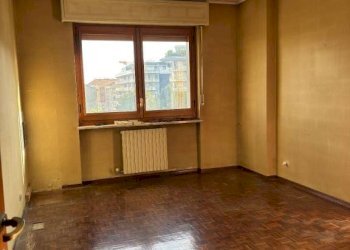 Camera da letto - Quadrilocale via Michele Coppino, 17, Cuneo (zona Centro) - foto 23