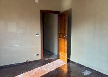 Camera da letto - Quadrilocale via Michele Coppino, 17, Cuneo (zona Centro) - foto 26