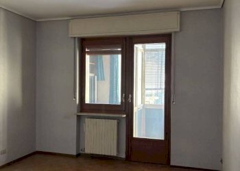 Camera da letto - Quadrilocale via Michele Coppino, 17, Cuneo (zona Centro) - foto 30