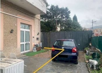 Facciata - Bilocale all'asta via Stefano Castagnola, Genova (zona Quarto) - foto 3