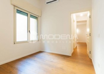 One-room apartment Modena (neighborhood Circoscrizione 1) - photo 2
