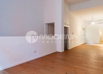 One-room apartment Modena (neighborhood Circoscrizione 1) - photo 4