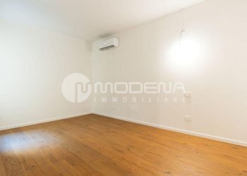 One-room apartment Modena (neighborhood Circoscrizione 1) - photo 5