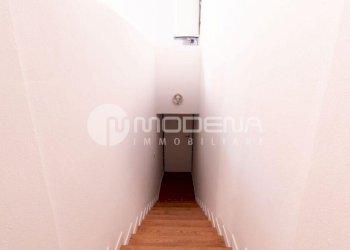 One-room apartment Modena (neighborhood Circoscrizione 1) - photo 11