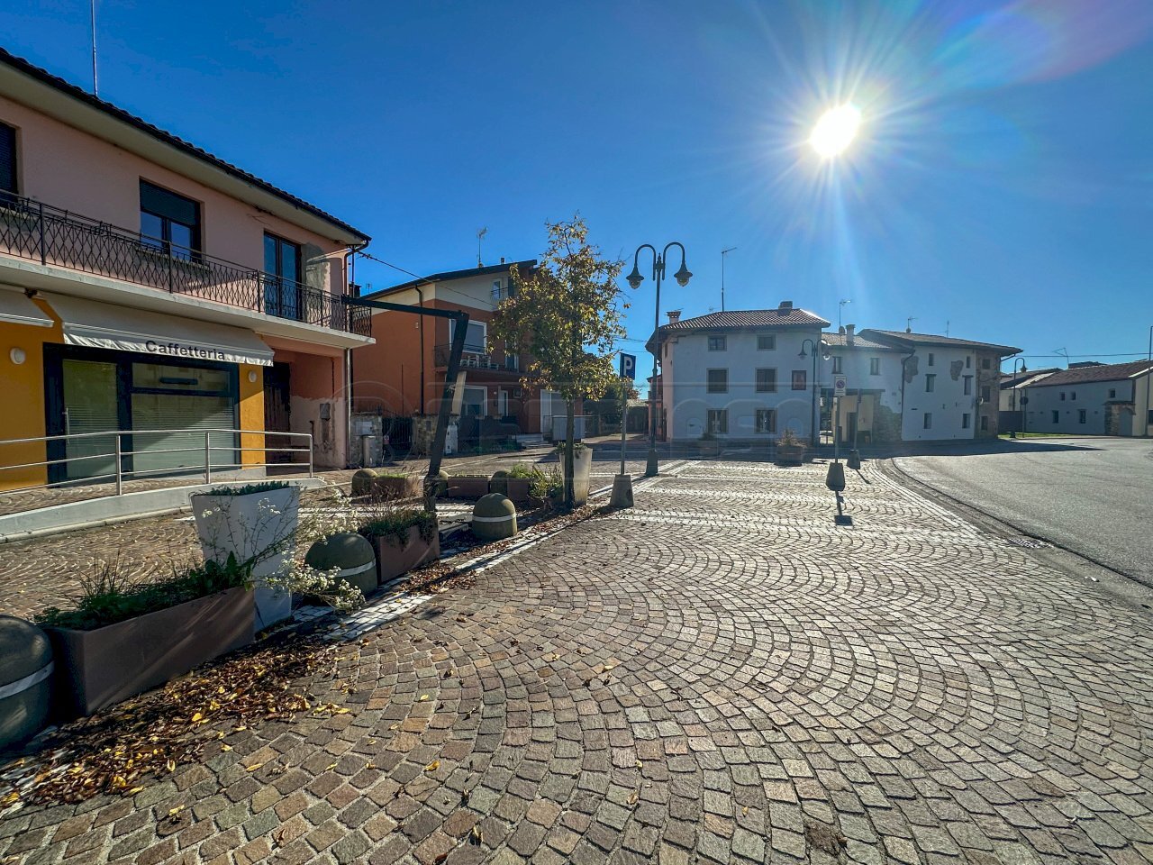 ESTERNI - Locale Commerciale Piazza San Valentino 10, Mortegliano - foto 2