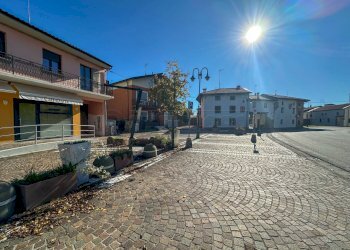 ESTERNI - Locale Commerciale Piazza San Valentino 10, Mortegliano - foto 2