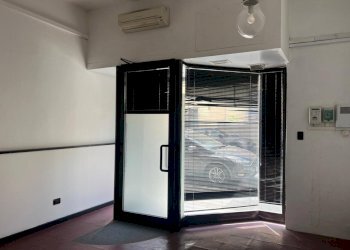 WhatsApp Image 2025-05-30 at 15.36.13(13).jpeg - Locale Commerciale Via delle Panche, Firenze (zona Rifredi) - foto 3