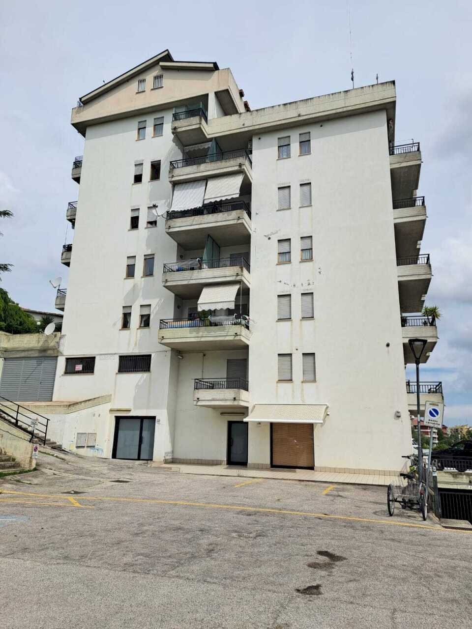 e2f7f1f0-1eaa-46b8-9a47-7f98cbcb9631.jpg - Commercial Premises Lanciano - photo 1