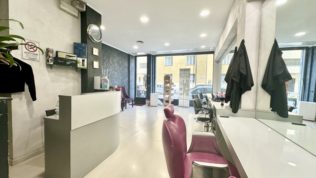 FRONTE VETRINA - Parrucchieri Uomo - Donna Corso Vercelli 388, Torino - foto 1