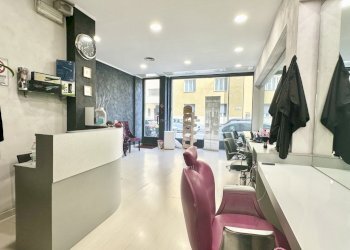 FRONTE VETRINA - Parrucchieri Uomo - Donna Corso Vercelli 388, Torino - foto 1