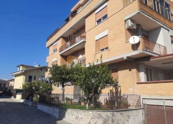 13.jpg - Three-room apartment Via Giuseppe Garibaldi, Guidonia Montecelio - photo 1