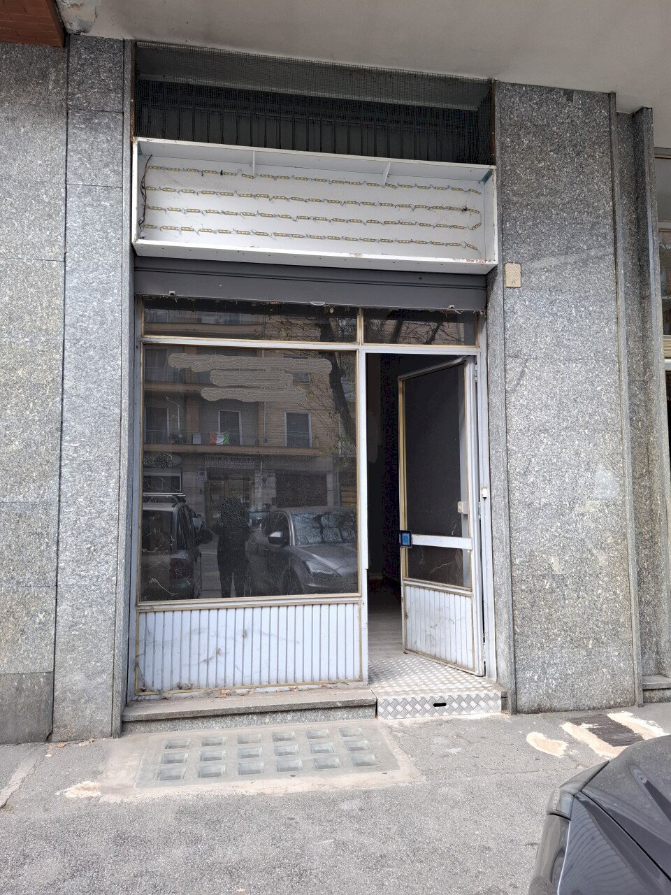 20251110_142915.jpg - Commercial Premises Torino (neighborhood Vanchiglietta) - photo 3