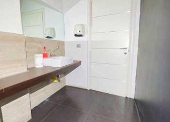 bagno - Commercial Premises Corso Umberto I 79, Taranto - photo 13