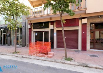facciata - Commercial Premises Corso Umberto I 79, Taranto - photo 15