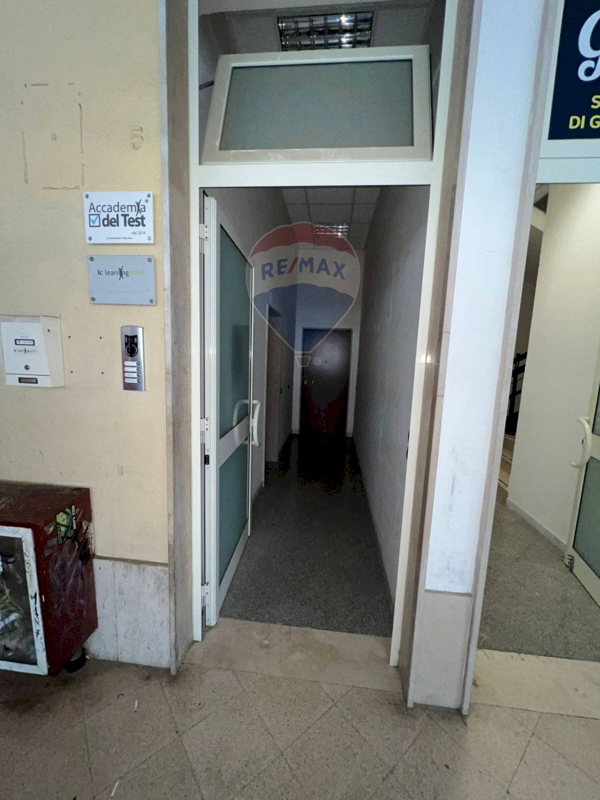 Hall / corridoio - Office Via Aurelio Carrante
 
5, Bari - photo 3